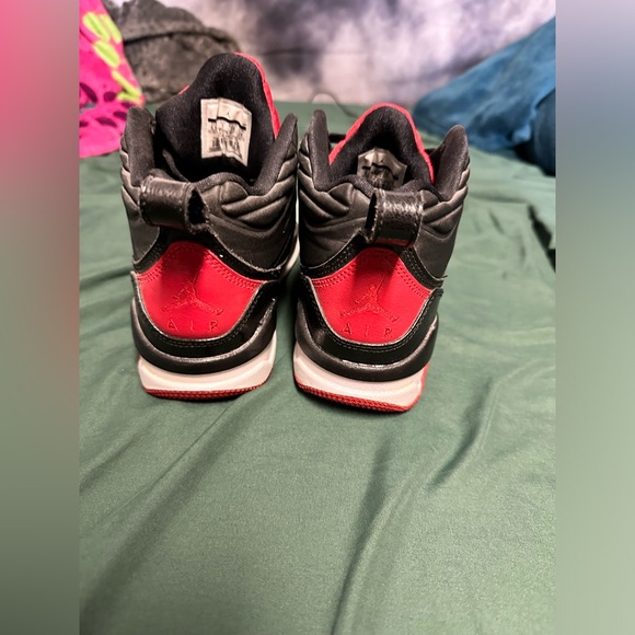 Jordan Flight 9’s (youth) - Picture 2 of 4